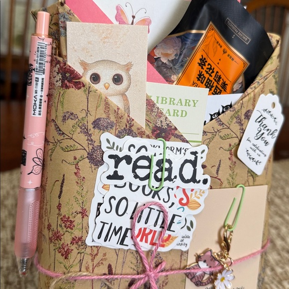 Blind date with a book contains two paperback books fantasy romance - Picture 2 of 4